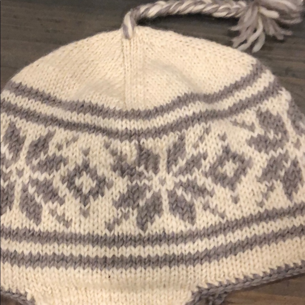 Accessorize Hat - Picture 2 of 3